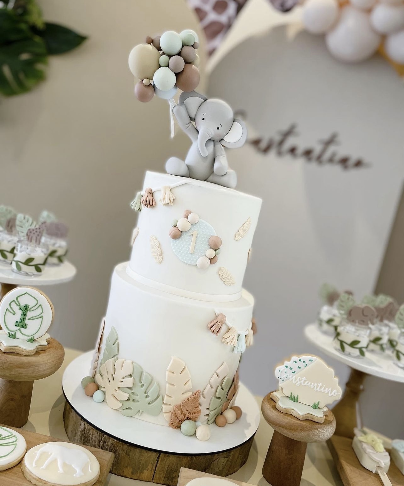Torta de safari con mesa dulce