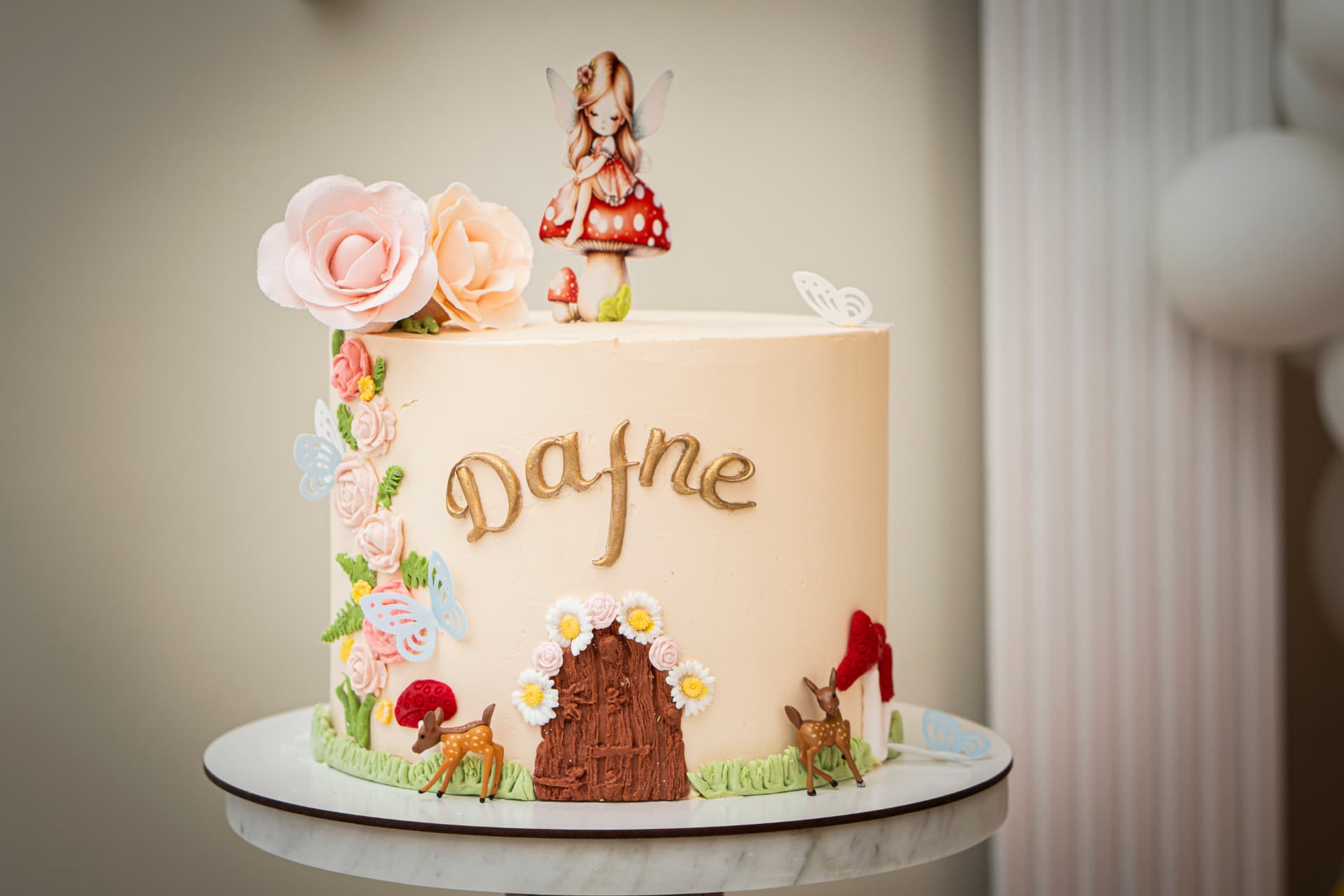 Torta temática de hadas y flores